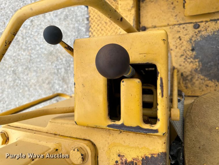 image for item EH7028 1991 Komatsu D66S1 track loader