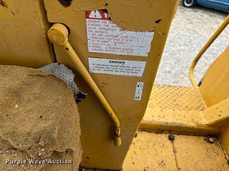 image for item EH7028 1991 Komatsu D66S1 track loader