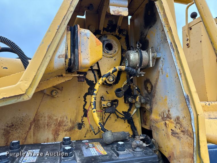 image for item EH7028 1991 Komatsu D66S1 track loader