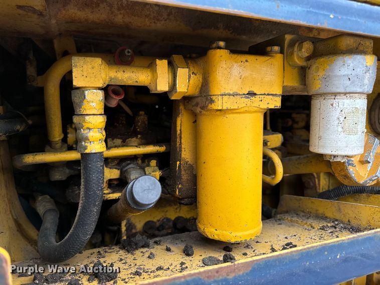 image for item EH7028 1991 Komatsu D66S1 track loader