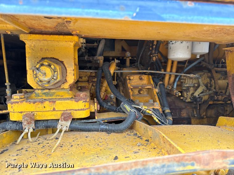 image for item EH7028 1991 Komatsu D66S1 track loader