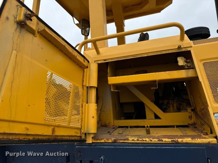 image for item EH7028 1991 Komatsu D66S1 track loader