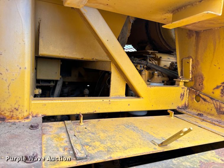 image for item EH7028 1991 Komatsu D66S1 track loader