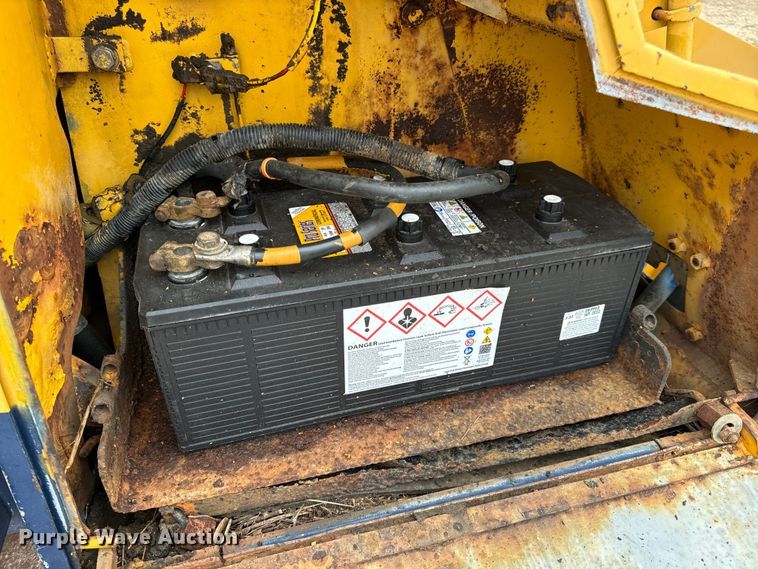 image for item EH7028 1991 Komatsu D66S1 track loader