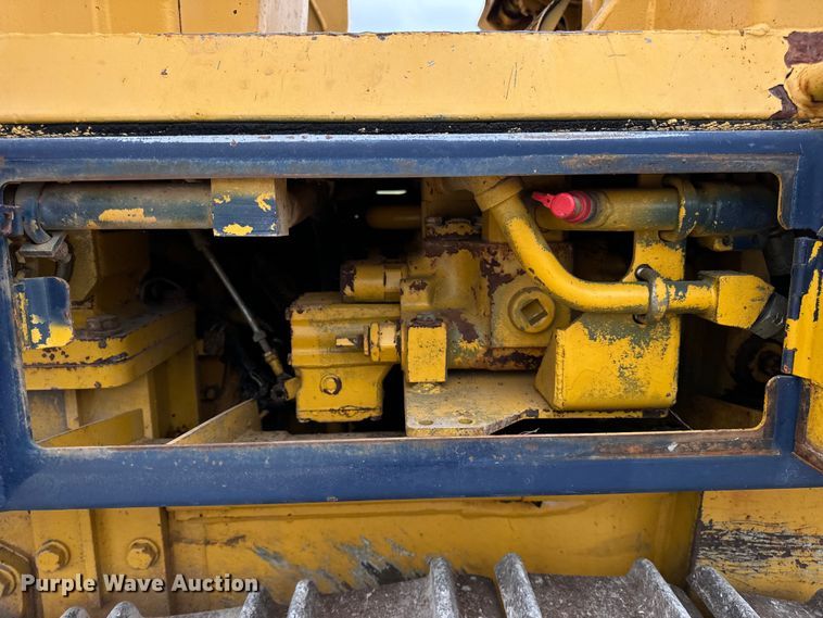 image for item EH7028 1991 Komatsu D66S1 track loader