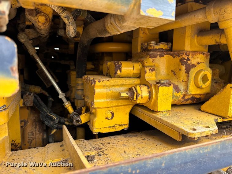 image for item EH7028 1991 Komatsu D66S1 track loader