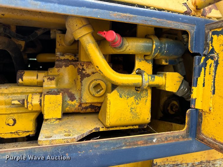 image for item EH7028 1991 Komatsu D66S1 track loader