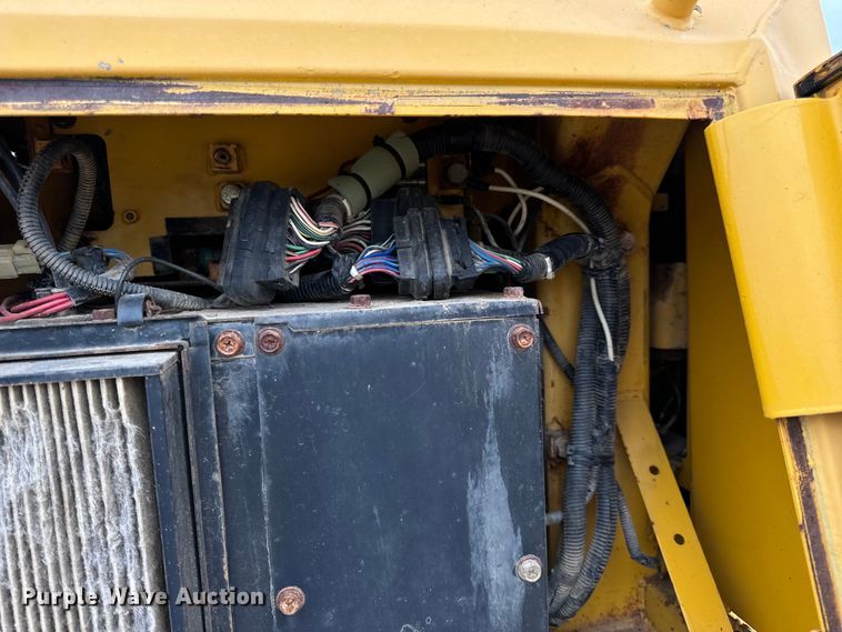 image for item EH7028 1991 Komatsu D66S1 track loader