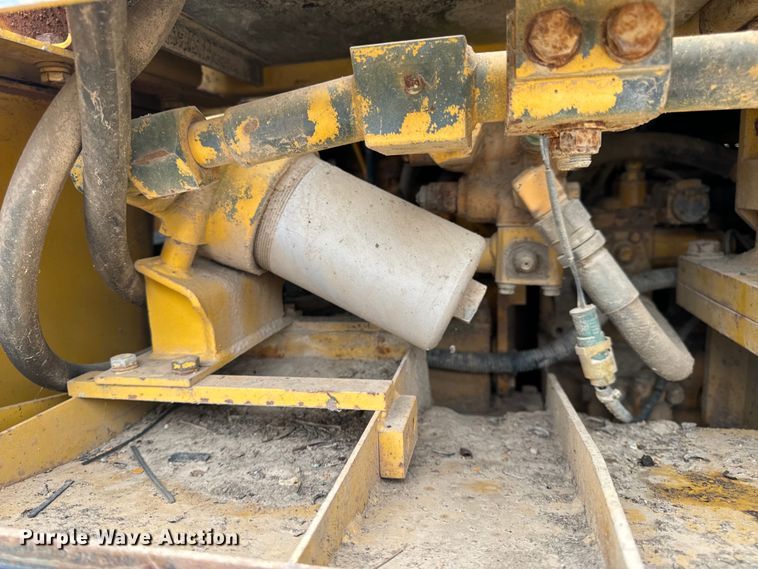 image for item EH7028 1991 Komatsu D66S1 track loader