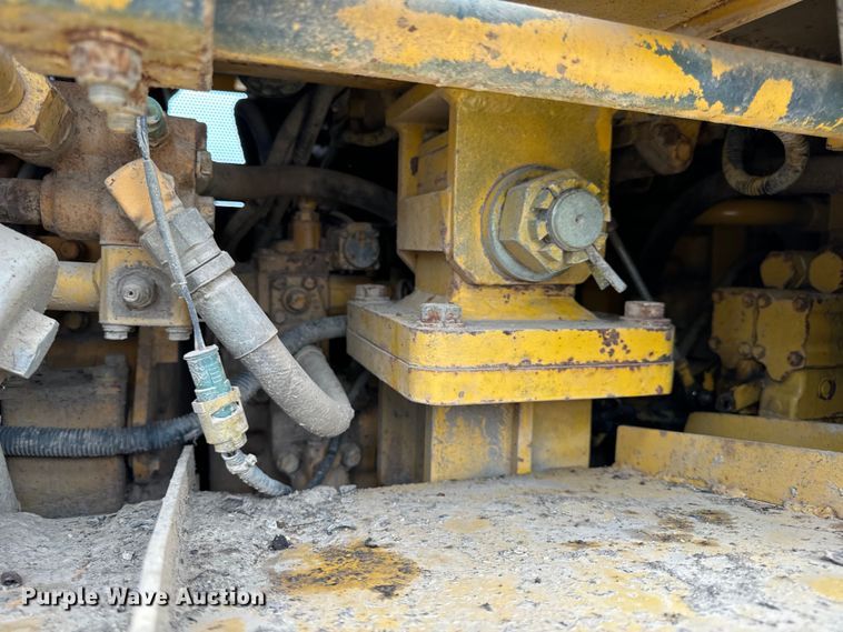 image for item EH7028 1991 Komatsu D66S1 track loader