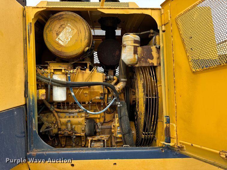 image for item EH7028 1991 Komatsu D66S1 track loader