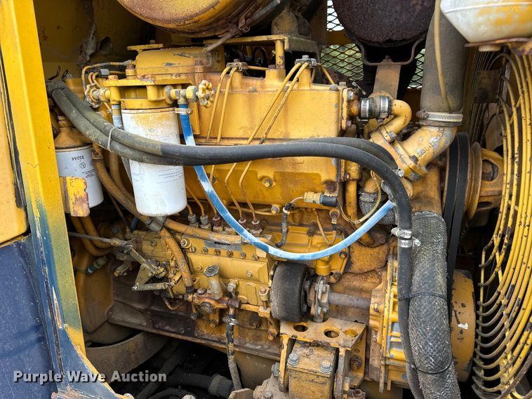 image for item EH7028 1991 Komatsu D66S1 track loader