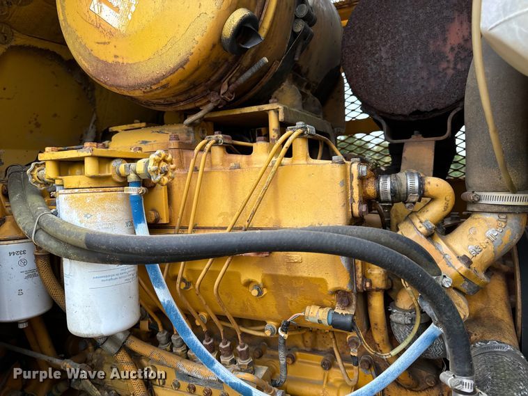 image for item EH7028 1991 Komatsu D66S1 track loader