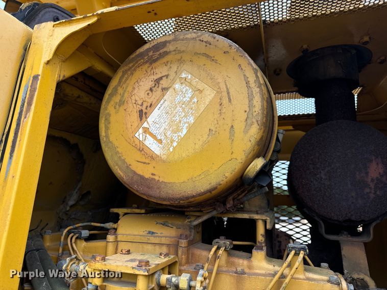 image for item EH7028 1991 Komatsu D66S1 track loader