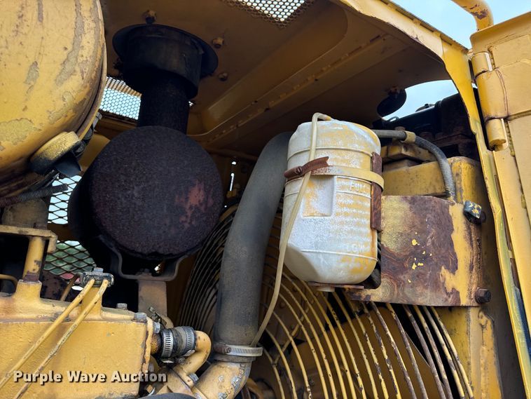 image for item EH7028 1991 Komatsu D66S1 track loader