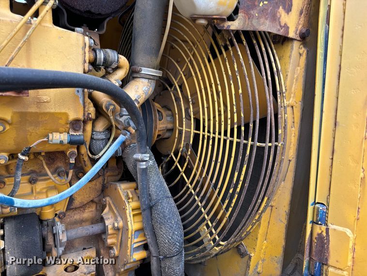 image for item EH7028 1991 Komatsu D66S1 track loader