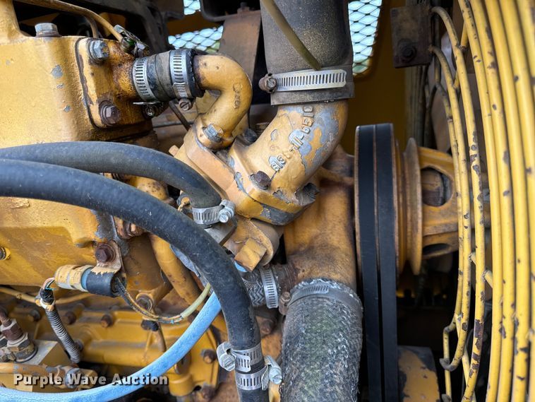 image for item EH7028 1991 Komatsu D66S1 track loader