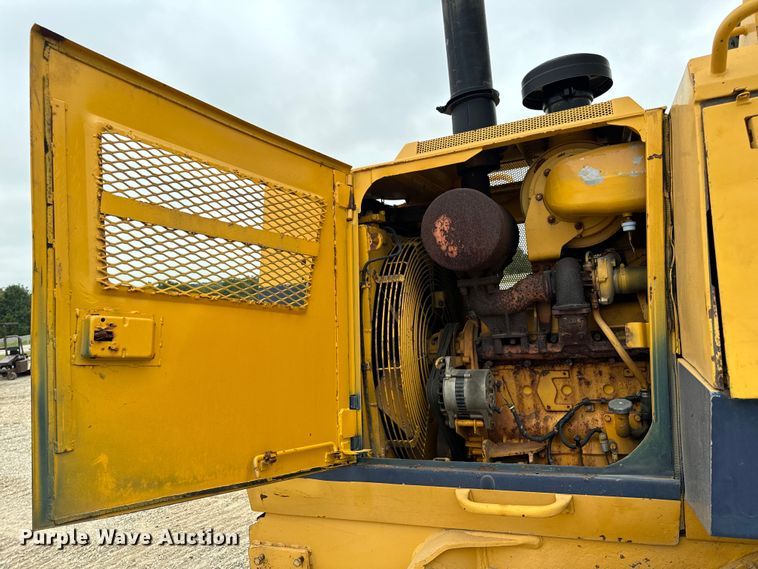 image for item EH7028 1991 Komatsu D66S1 track loader