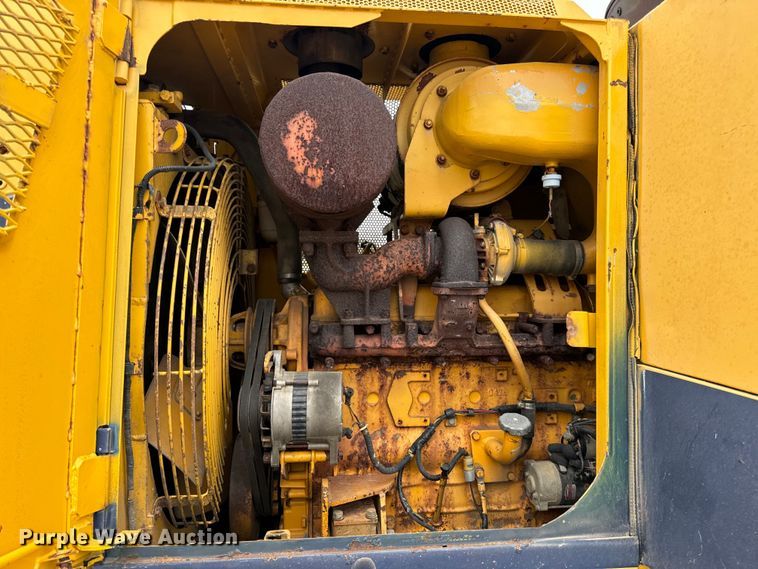 image for item EH7028 1991 Komatsu D66S1 track loader