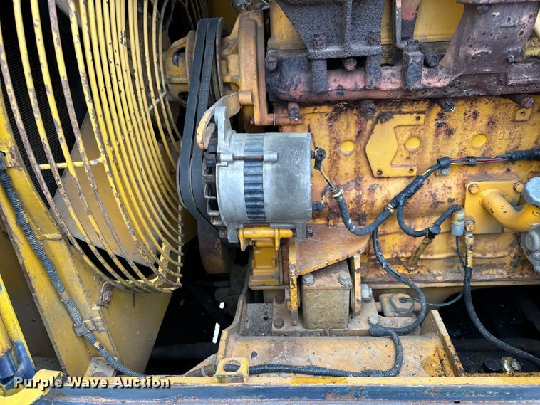 image for item EH7028 1991 Komatsu D66S1 track loader