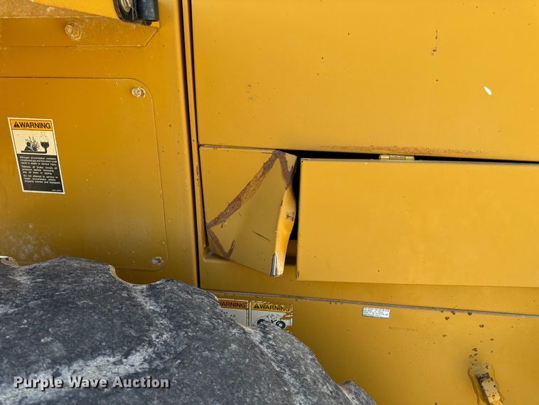 image for item EH7046 2004 Kawasaki 80ZV wheel loader