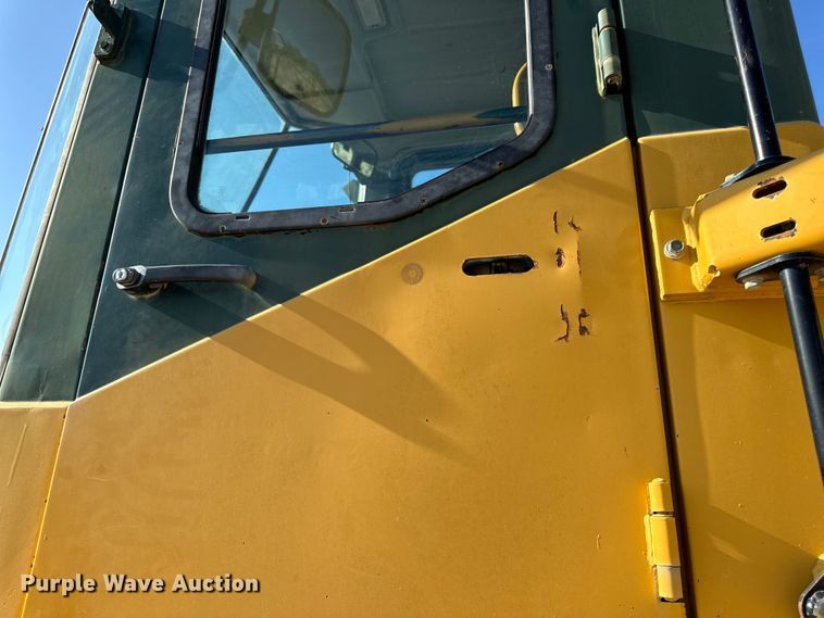 image for item EH7046 2004 Kawasaki 80ZV wheel loader