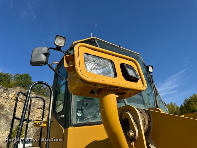 image for item EH7046 2004 Kawasaki 80ZV wheel loader