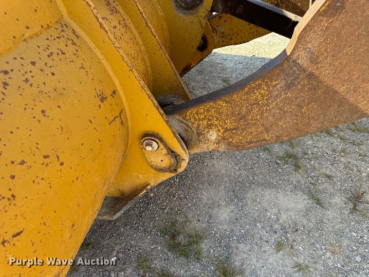 image for item EH7046 2004 Kawasaki 80ZV wheel loader