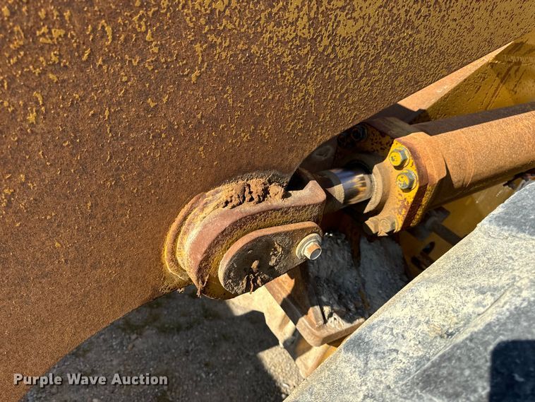 image for item EH7046 2004 Kawasaki 80ZV wheel loader