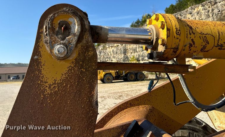 image for item EH7046 2004 Kawasaki 80ZV wheel loader