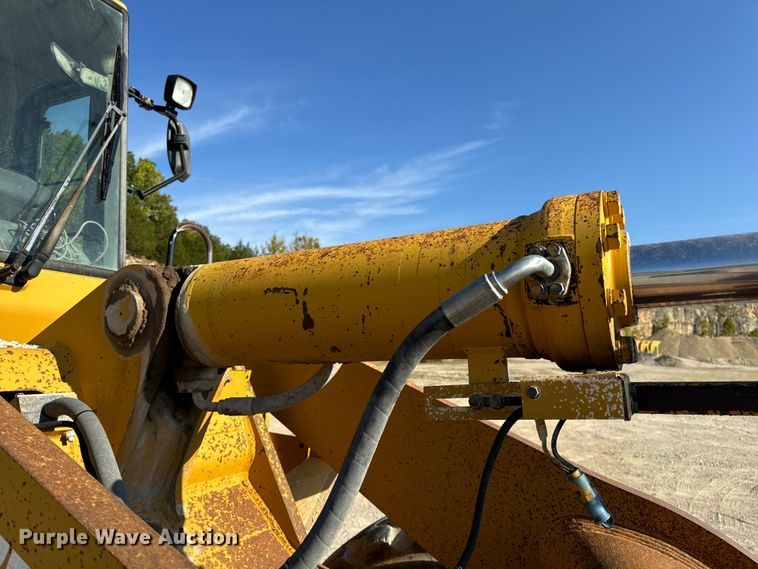 image for item EH7046 2004 Kawasaki 80ZV wheel loader