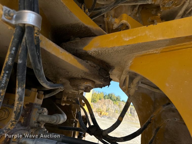 image for item EH7046 2004 Kawasaki 80ZV wheel loader