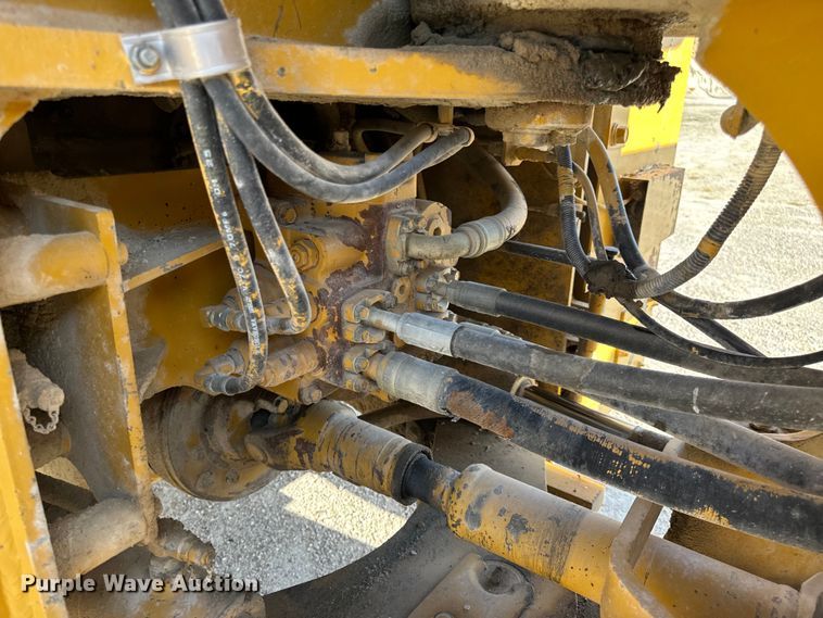 image for item EH7046 2004 Kawasaki 80ZV wheel loader