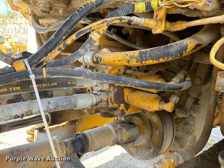 image for item EH7046 2004 Kawasaki 80ZV wheel loader
