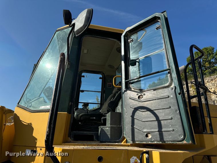 image for item EH7046 2004 Kawasaki 80ZV wheel loader