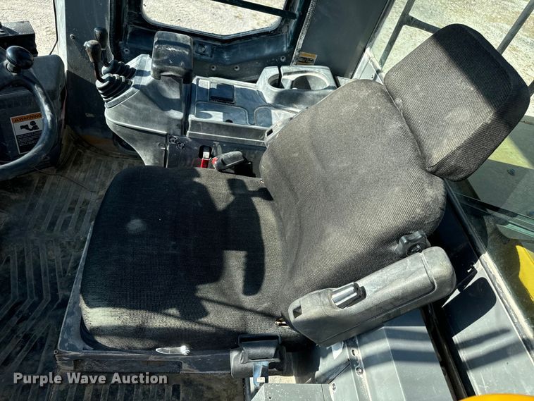 image for item EH7046 2004 Kawasaki 80ZV wheel loader