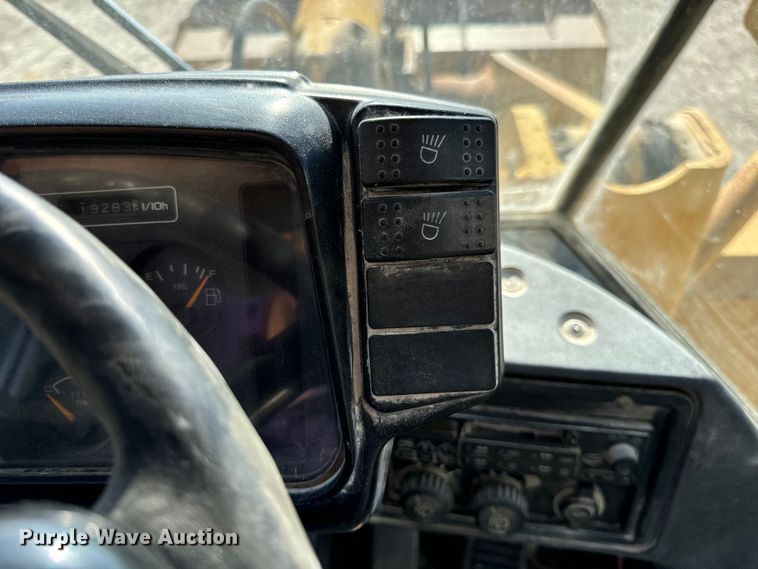 image for item EH7046 2004 Kawasaki 80ZV wheel loader