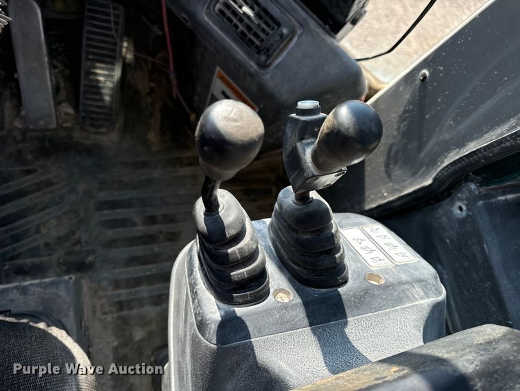 image for item EH7046 2004 Kawasaki 80ZV wheel loader