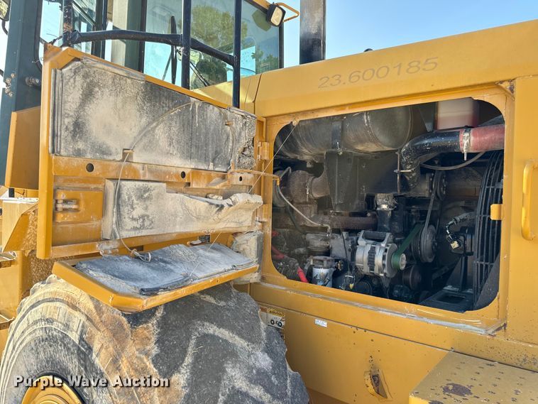 image for item EH7046 2004 Kawasaki 80ZV wheel loader