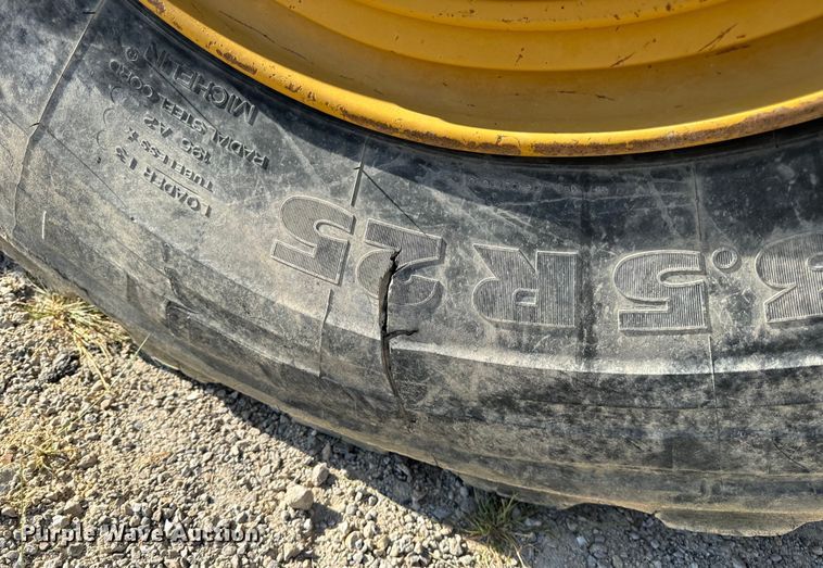 image for item EH7046 2004 Kawasaki 80ZV wheel loader