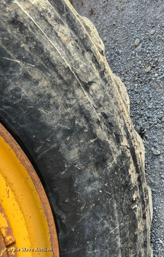 image for item EH7046 2004 Kawasaki 80ZV wheel loader