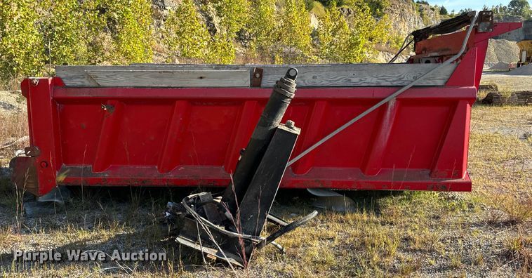 image for item EH7047 Heil HPT13.5YD16 dump truck bed and hoist 