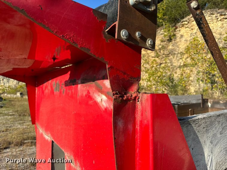 image for item EH7047 Heil HPT13.5YD16 dump truck bed and hoist 