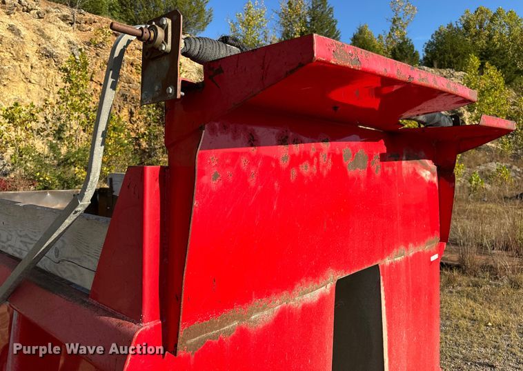 image for item EH7047 Heil HPT13.5YD16 dump truck bed and hoist 