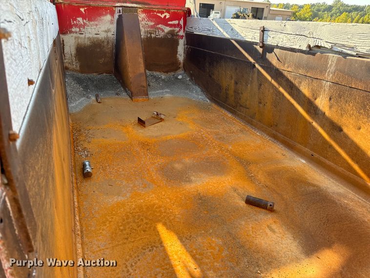 image for item EH7047 Heil HPT13.5YD16 dump truck bed and hoist 