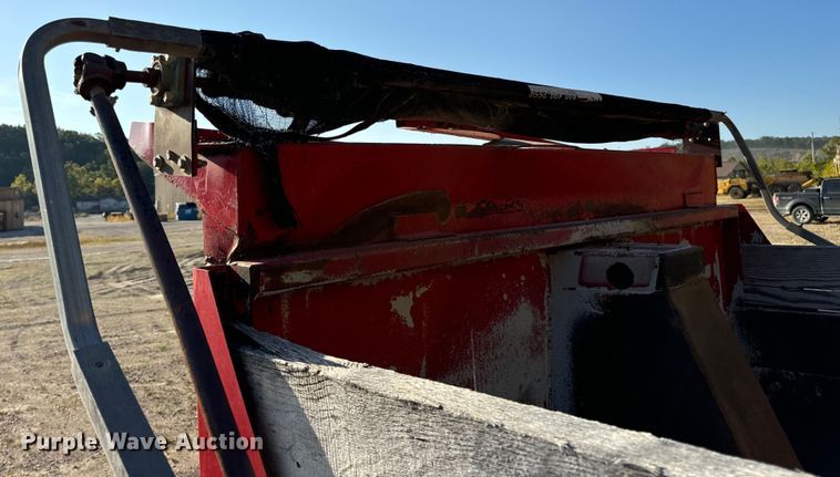 image for item EH7047 Heil HPT13.5YD16 dump truck bed and hoist 