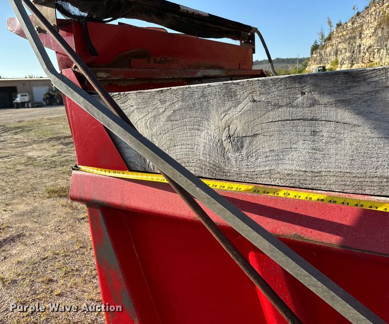 image for item EH7047 Heil HPT13.5YD16 dump truck bed and hoist 