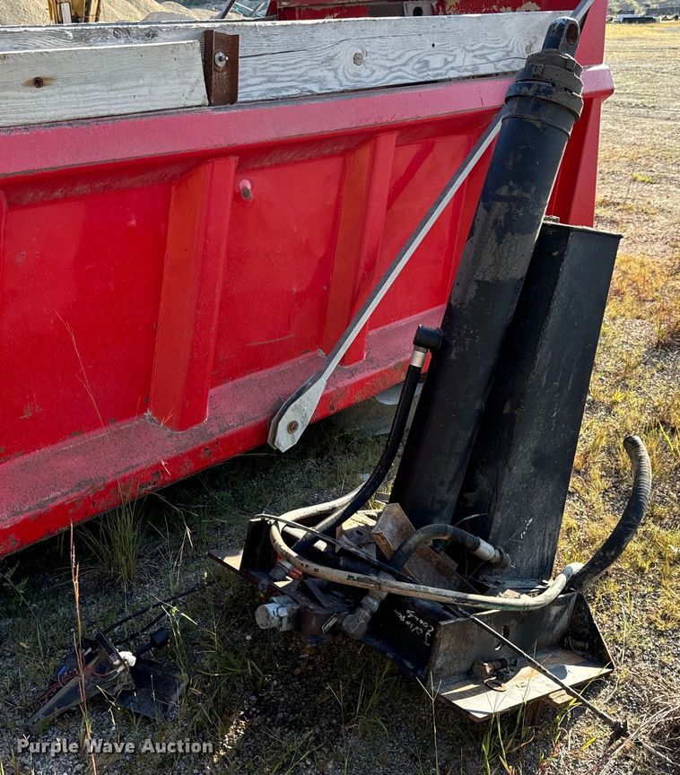 image for item EH7047 Heil HPT13.5YD16 dump truck bed and hoist 