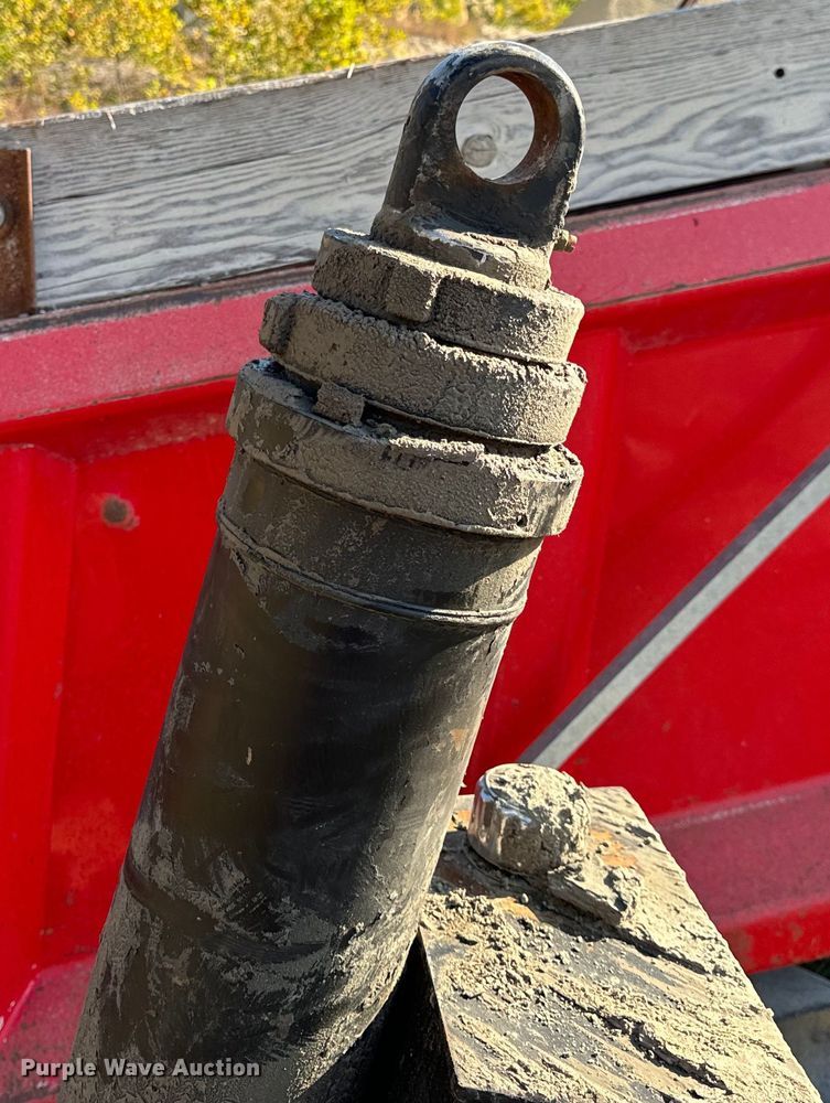 image for item EH7047 Heil HPT13.5YD16 dump truck bed and hoist 