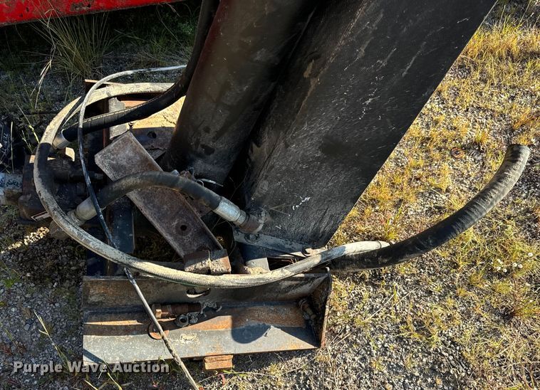 image for item EH7047 Heil HPT13.5YD16 dump truck bed and hoist 